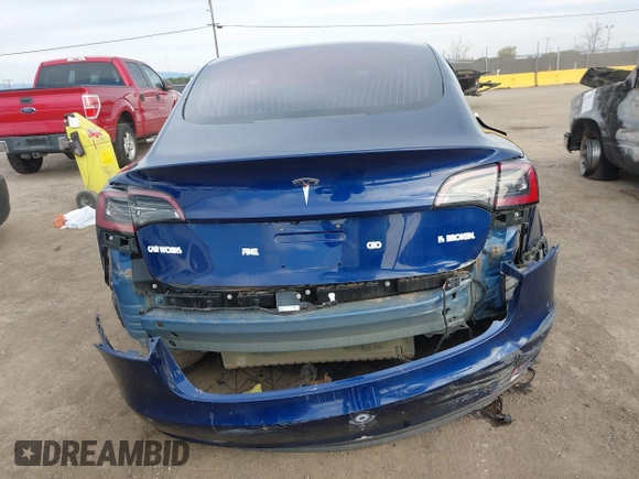 2018 Tesla Model 3 Long Range Battery z VIN 5YJ3E1EA3JF043451, wystawiony jako IAAI lot #41529214 z przebiegiem 65 375 mil mil oraz . Historia ofert i sprzedaży dostępna na DreamBid. Obrazek 17.