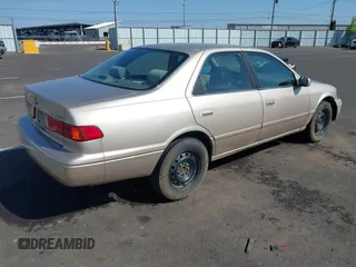 2000 Toyota Camry CE z VIN JT2BG22K2Y0440255, wystawiony jako IAAI lot #42088080 z przebiegiem 353 102 mil mil oraz . Historia ofert i sprzedaży dostępna na DreamBid. Obrazek 4.