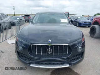 2017 Maserati Levante z VIN ZN661XUA0HX212398, wystawiony jako IAAI lot #42125919 z przebiegiem 54 157 mil mil oraz . Historia ofert i sprzedaży dostępna na DreamBid. Obrazek 13.
