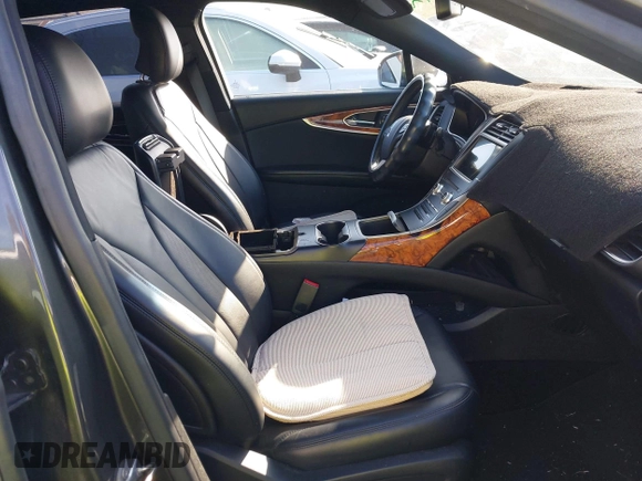 2017 Lincoln MKX Select with VIN 2LMPJ6KR6HBL33050, listed as a IAAI auction lot 41548295 with 38,490 mi miles. Bid and sale history available at carsss.com. Image 5.