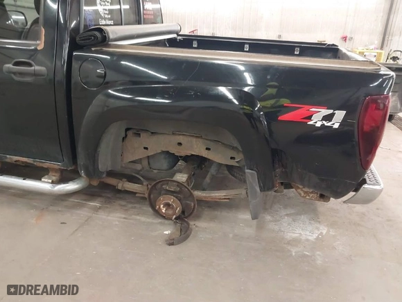 2005 Chevrolet Colorado 1SF LS Z71 with VIN 1GCDT136X58112988, listed as a IAAI auction lot 41832794 with 221,250 mi miles. Bid and sale history available at carsss.com. Image 6.