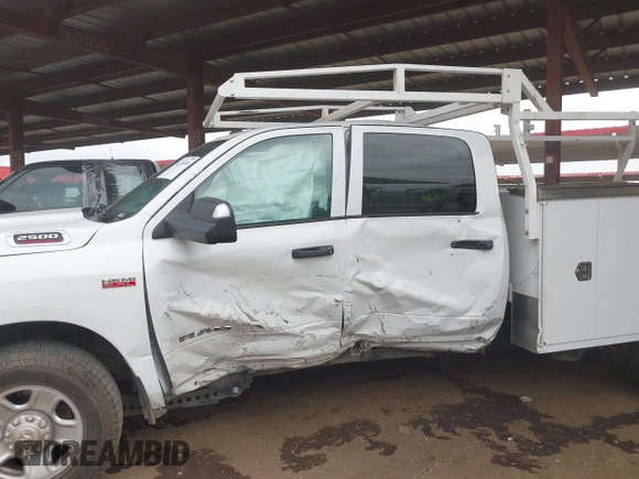 2022 Ram 2500 Tradesman с VIN 3C7WR4HJXNG108118, выставлен на аукционе IAAI как лот 42378460 с пробегом 164 535 миль миль и . История ставок и продаж доступна на DreamBid. Изображение 6.