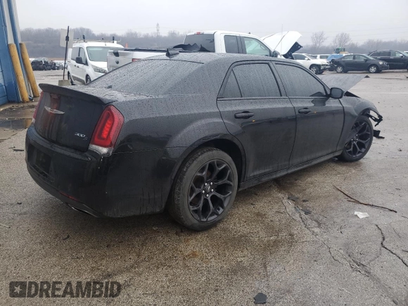 2019 Chrysler 300 with VIN 2C3CCABG1KH548418, listed as a Copart auction lot 43458095 with 61,033 mi miles and Salvage Title. Bid and sale history available at carsss.com. Image 3.