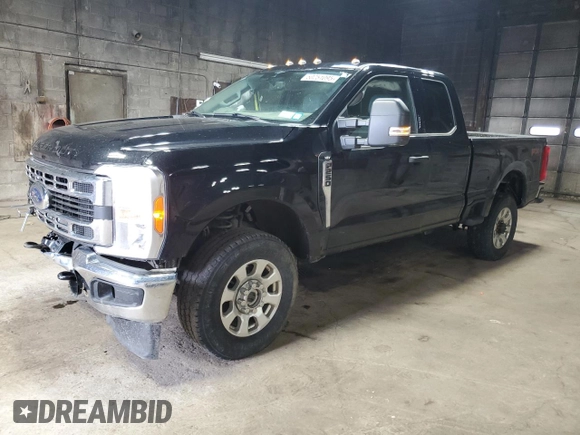 2023 Ford F-250 XL z VIN 1FT7X2BN4PEC41054, wystawiony jako Copart lot #50251095 z przebiegiem 28 016 mil mil oraz Szkoda całkowita • Salvage title. Historia ofert i sprzedaży dostępna na DreamBid. Obrazek 1.