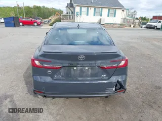 2025 Toyota Camry LE z VIN 4T1DAACK8SU111520, wystawiony jako IAAI lot #42045956 z przebiegiem 5 519 mil mil oraz . Historia ofert i sprzedaży dostępna na DreamBid. Obrazek 16.