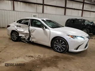 2021 Lexus ES 250 z VIN 58AD11D17MU007781, wystawiony jako Copart lot #46686255 z przebiegiem 46 571 mil mil oraz Nie do naprawy • Non repairable. Historia ofert i sprzedaży dostępna na DreamBid. Obrazek 4.