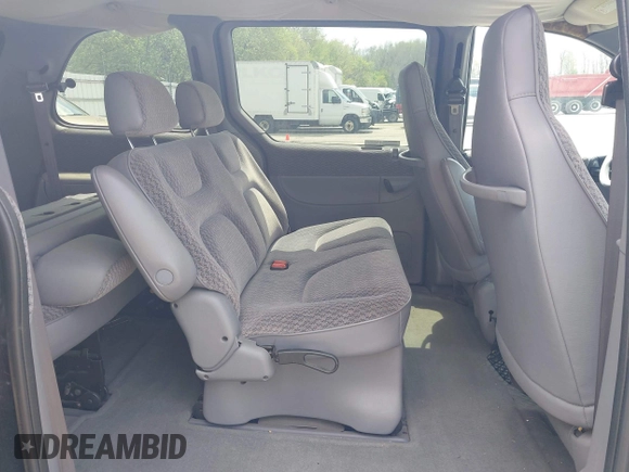 2000 Dodge Caravan SE with VIN 2B4GP45G3YR703761, listed as a IAAI auction lot 42106115 with 121,870 mi miles and . Bid and sale history available at carsss.com. Image 8.