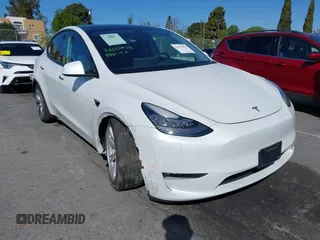 2021 Tesla Model Y Long Range with VIN 5YJYGDEE0MF277197, listed as a IAAI auction lot 41813079 with 42,247 mi miles. Bid and sale history available at carsss.com. Image 1.