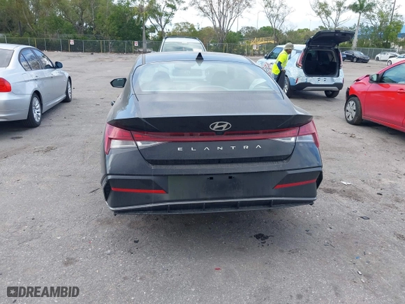 2025 Hyundai Elantra SEL Convenience with VIN KMHLS4DG5SU944082, listed as a IAAI auction lot 41711610 with 2,695 mi miles. Bid and sale history available at carsss.com. Image 17.