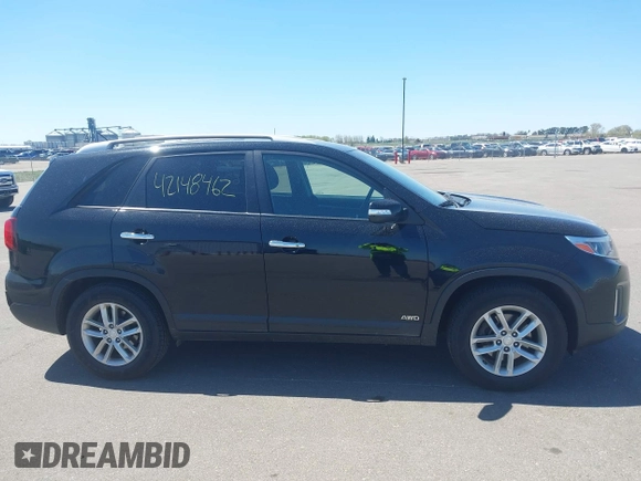 2015 Kia Sorento LX with VIN 5XYKTCA62FG562425, listed as a IAAI auction lot 42148462 with 158,170 mi miles. Bid and sale history available at carsss.com. Image 13.