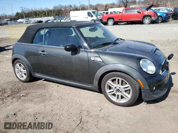 2015 MINI Convertible S z VIN WMWZP3C52FT708928, wystawiony jako Copart lot #49580345 z przebiegiem 62 342 mil mil oraz Czysty tytuł • Clean title. Historia ofert i sprzedaży dostępna na DreamBid. Obrazek 4.
