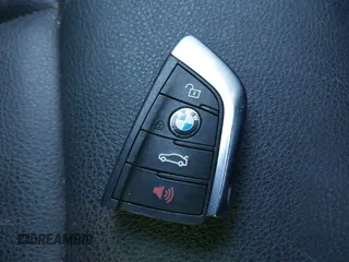 2019 BMW X1 xDrive28i z VIN WBXHT3C54K5L36472, wystawiony jako IAAI lot #41391927 z przebiegiem 88 950 mil mil oraz . Historia ofert i sprzedaży dostępna na DreamBid. Obrazek 11.