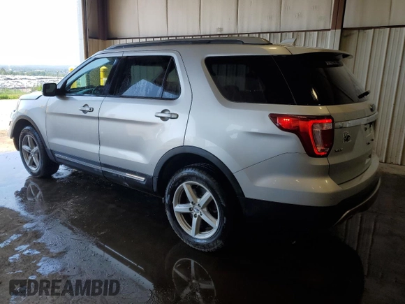 2017 Ford Explorer XLT z VIN 1FM5K8D84HGC98209, wystawiony jako Copart lot #61829195 z przebiegiem 86 677 mil mil oraz Szkoda całkowita • Salvage title. Historia ofert i sprzedaży dostępna na DreamBid. Obrazek 2.