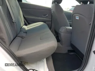 2024 Hyundai Elantra SEL z VIN KMHLM4DG2RU696202, wystawiony jako Copart lot #57557565 z przebiegiem 5 179 mil mil oraz Szkoda całkowita • Salvage title. Historia ofert i sprzedaży dostępna na DreamBid. Obrazek 10.