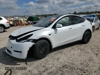 2024 Tesla Model Y Long Range with VIN 7SAYGDEE2RA335818, listed as a Copart auction lot 48821475 with 4,415 mi miles and Salvage Title. Bid and sale history available at DreamBid. Image 1.