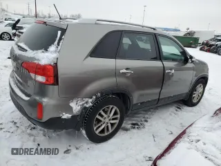 2014 Kia Sorento LX z VIN 5XYKT3A63EG470187, wystawiony jako Copart lot #88716075 z przebiegiem 111 478 mil mil oraz Szkoda całkowita • Salvage title. Historia ofert i sprzedaży dostępna na DreamBid. Obrazek 3.