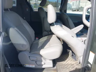 2019 Toyota Sienna XLE z VIN 5TDDZ3DC5KS218481, wystawiony jako IAAI lot #42220963 z przebiegiem 73 962 mil mil oraz . Historia ofert i sprzedaży dostępna na DreamBid. Obrazek 8.