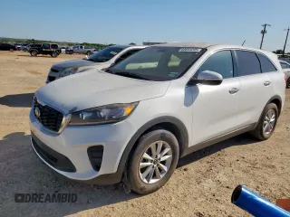 2019 Kia Sorento LX z VIN 5XYPG4A39KG496259, wystawiony jako Copart lot #60853245 z przebiegiem 118 511 mil mil oraz Czysty tytuł • Clean title. Historia ofert i sprzedaży dostępna na DreamBid. Obrazek 1.