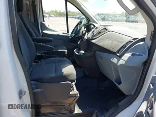 2018 Ford Transit z VIN 1FTYR1YM3JKB16286, wystawiony jako IAAI lot #42038526 z przebiegiem 135 734 mil mil oraz . Historia ofert i sprzedaży dostępna na DreamBid. Obrazek 5.