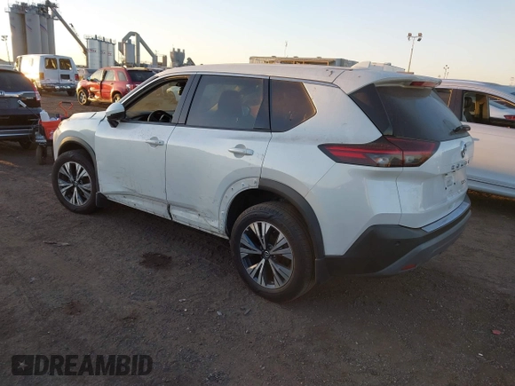 2021 Nissan Rogue SV z VIN 5N1AT3BB5MC755558, wystawiony jako IAAI lot #40766170 z przebiegiem 48 365 mil mil oraz . Historia ofert i sprzedaży dostępna na DreamBid. Obrazek 3.