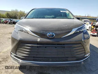 2024 Toyota Sienna XLE z VIN 5TDJRKEC6RS204692, wystawiony jako Copart lot #58079265 z przebiegiem 32 819 mil mil oraz Szkoda całkowita • Salvage title. Historia ofert i sprzedaży dostępna na DreamBid. Obrazek 5.
