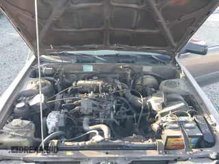 1985 Toyota Camry z VIN JT2SV12EXF0291360, wystawiony jako IAAI lot #42094530 z przebiegiem 426 444 mil mil oraz . Historia ofert i sprzedaży dostępna na DreamBid. Obrazek 10.