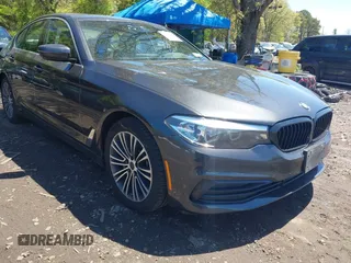 2019 BMW 5 Series 530i xDrive z VIN WBAJA7C58KG909998, wystawiony jako IAAI lot #42203841 z przebiegiem 132 313 mil mil oraz . Historia ofert i sprzedaży dostępna na DreamBid. Obrazek 1.