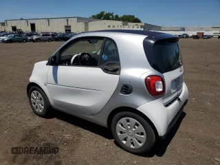 2016 Smart fortwo Passion z VIN WMEFJ5DA5GK123218, wystawiony jako Copart lot #58978095 z przebiegiem 73 608 mil mil oraz Szkody całkowita. Historia ofert i sprzedaży dostępna na DreamBid. Obrazek 2.