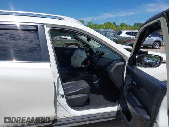 2017 Nissan Rogue SL z VIN 5N1AT2MT5HC884728, wystawiony jako IAAI lot #42330244 z przebiegiem 89 744 mil mil oraz . Historia ofert i sprzedaży dostępna na DreamBid. Obrazek 5.