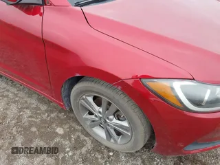 2017 Hyundai Elantra SE z VIN 5NPD84LF4HH151729, wystawiony jako IAAI lot #41840813 z przebiegiem 82 681 mil mil oraz . Historia ofert i sprzedaży dostępna na DreamBid. Obrazek 18.