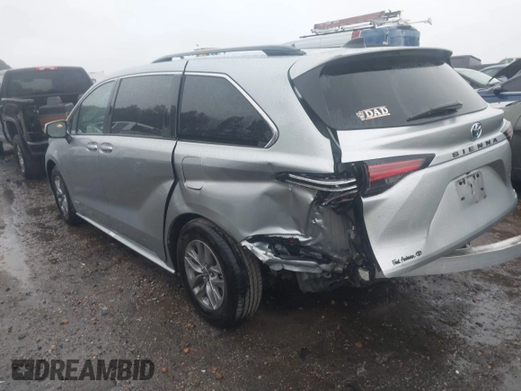 2021 Toyota Sienna XLE with VIN 5TDYRKEC2MS053745, listed as a IAAI auction lot 41171409 with 115,514 mi miles. Bid and sale history available at carsss.com. Image 3.