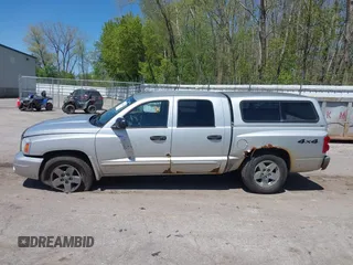 2005 Dodge Dakota SLT z VIN 1D7HW48N45S321002, wystawiony jako IAAI lot #42240338 z przebiegiem 214 983 mil mil oraz . Historia ofert i sprzedaży dostępna na DreamBid. Obrazek 15.