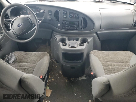 2003 Ford Econoline Passenger XL z VIN 1FBSS31S23HA52924, wystawiony jako Copart lot #77257404 z przebiegiem 170 077 mil mil oraz Nie do naprawy • Non repairable. Historia ofert i sprzedaży dostępna na DreamBid. Obrazek 8.