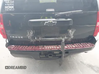 2007 Chevrolet Tahoe LS z VIN 1GNFC13C37J395803, wystawiony jako IAAI lot #42068163 z przebiegiem 273 156 mil mil oraz . Historia ofert i sprzedaży dostępna na DreamBid. Obrazek 12.