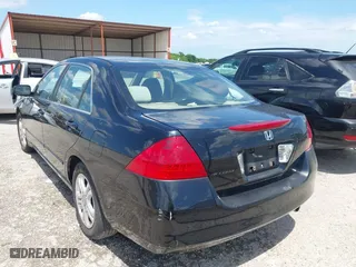 2006 Honda Accord Sdn LX SE with VIN 1HGCM56306A098211, listed as a IAAI auction lot 42115249 with 104,587 mi miles. Bid and sale history available at carsss.com. Image 3.
