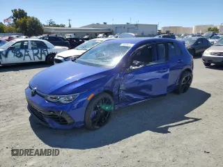2023 Volkswagen Golf 20th Anniversary Edition z VIN WVWBB7CD2PW193219, wystawiony jako Copart lot #70909494 z przebiegiem 4 246 mil mil oraz Szkoda całkowita • Salvage title. Historia ofert i sprzedaży dostępna na DreamBid. Obrazek 1.