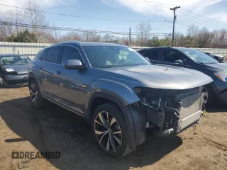 2024 Volkswagen Atlas SEL Premium R-Line with VIN 1V2FE2CA8RC209296, listed as a Copart auction lot 51262385 with 10,914 mi miles and Salvage title. Bid and sale history available at DreamBid. Image 4.