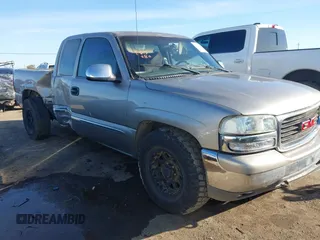 2000 GMC New Sierra 1500 SLE with VIN 2GTEC19T6Y1235115, listed as a IAAI auction lot 41503849 with 202,497 mi miles. Bid and sale history available at carsss.com. Image 1.