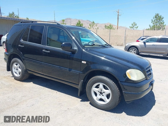 2001 Mercedes-Benz M 320/430/500 z VIN 4JGAB54E21A228753, wystawiony jako IAAI lot #42524834 z przebiegiem 181 107 mil mil oraz . Historia ofert i sprzedaży dostępna na DreamBid. Obrazek 1.