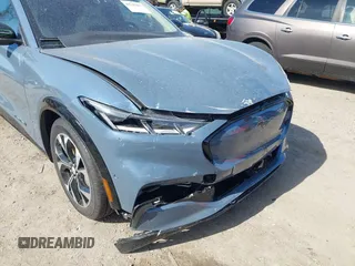 2023 Ford Mustang Mach-E Premium z VIN 3FMTK3SU3PMA65341, wystawiony jako IAAI lot #41747617 z przebiegiem 3 430 mil mil oraz . Historia ofert i sprzedaży dostępna na DreamBid. Obrazek 19.