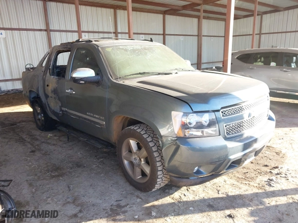 2011 Chevrolet Avalanche LTZ with VIN 3GNMCGE05BG311018, listed as a IAAI auction lot 41450332 with 1 mi miles. Bid and sale history available at carsss.com. Image 1.