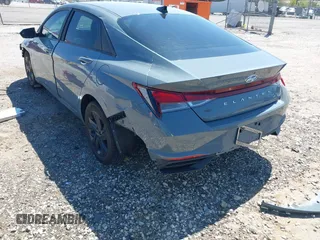 2022 Hyundai Elantra SEL z VIN KMHLM4AG5NU365970, wystawiony jako IAAI lot #42008183 z przebiegiem 62 332 mil mil oraz . Historia ofert i sprzedaży dostępna na DreamBid. Obrazek 19.