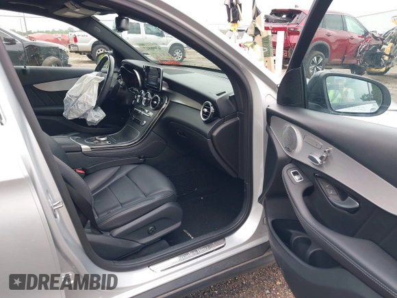 2019 Mercedes-Benz GLC 300 z VIN WDC0G4KB7KV170499, wystawiony jako IAAI lot #42096847 z przebiegiem 81 951 mil mil oraz . Historia ofert i sprzedaży dostępna na DreamBid. Obrazek 5.
