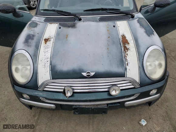 2003 MINI Cooper Hardtop with VIN WMWRC33493TE14900, listed as a Copart auction lot 44817555 with 105,103 mi miles and Salvage Title. Bid and sale history available at carsss.com. Image 11.