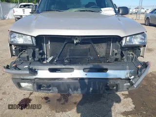 2005 Chevrolet Silverado 1500 Z71 z VIN 1GCEK19Z45Z253011, wystawiony jako IAAI lot #42026504 z przebiegiem 319 159 mil mil oraz . Historia ofert i sprzedaży dostępna na DreamBid. Obrazek 6.