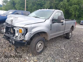 2022 Ford F-250 XL z VIN 1FTBF2B62NEF21705, wystawiony jako IAAI lot #39947332 z przebiegiem 61 110 mil mil oraz . Historia ofert i sprzedaży dostępna na DreamBid. Obrazek 18.