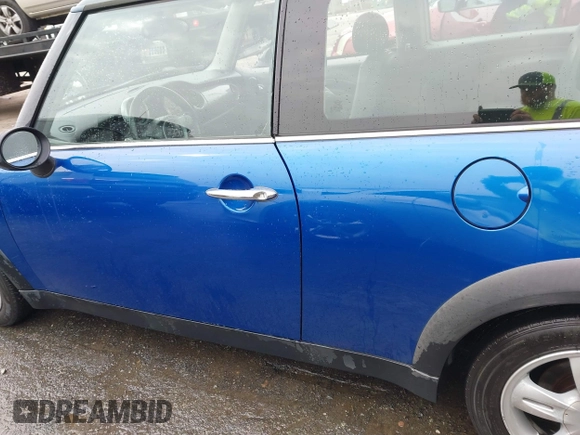 2006 MINI Hardtop z VIN WMWRC33566TK66280, wystawiony jako IAAI lot #41752311 z przebiegiem 237 056 mil mil oraz . Historia ofert i sprzedaży dostępna na DreamBid. Obrazek 14.