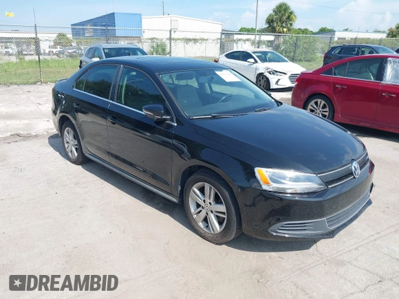 2013 Volkswagen Jetta Hybrid SE z VIN 3VW637AJXDM226189, wystawiony jako IAAI lot #42503588 z przebiegiem 158 367 mil mil oraz . Historia ofert i sprzedaży dostępna na DreamBid. Obrazek 1.