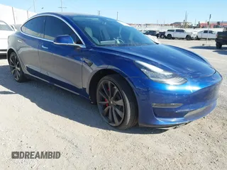 2020 Tesla Model 3 Performance z VIN 5YJ3E1ECXLF641945, wystawiony jako IAAI lot #41337826 z przebiegiem 53 336 mil mil oraz . Historia ofert i sprzedaży dostępna na DreamBid. Obrazek 1.