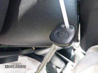 2017 Toyota Tundra SR z VIN 5TFUY5F10HX677527, wystawiony jako IAAI lot #42157357 z przebiegiem 43 111 mil mil oraz . Historia ofert i sprzedaży dostępna na DreamBid. Obrazek 11.